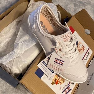 BOBS by Sketchers white slide on shoe